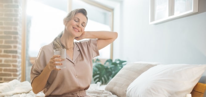La medicina regenerativa e integral se ha consolidado como un campo prometedor en el cuidado de la salud, enfocándose en tratamientos innovadores y personalizados que promueven la curación natural del cuerpo. Dentro de este espectro, el uso de hormonas bioidénticas ha ganado atención por sus potenciales beneficios en el manejo del desbalance hormonal. Desde Regenerics, nuestra clínica de medicina regenerativa e integral en Alicante, exploramos el mundo de las hormonas bioidénticas, abordando su seguridad y relevancia en la práctica médica actual.
